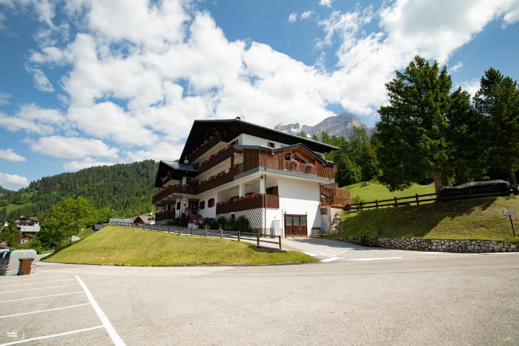 Widok na góry z tego aparthotelu