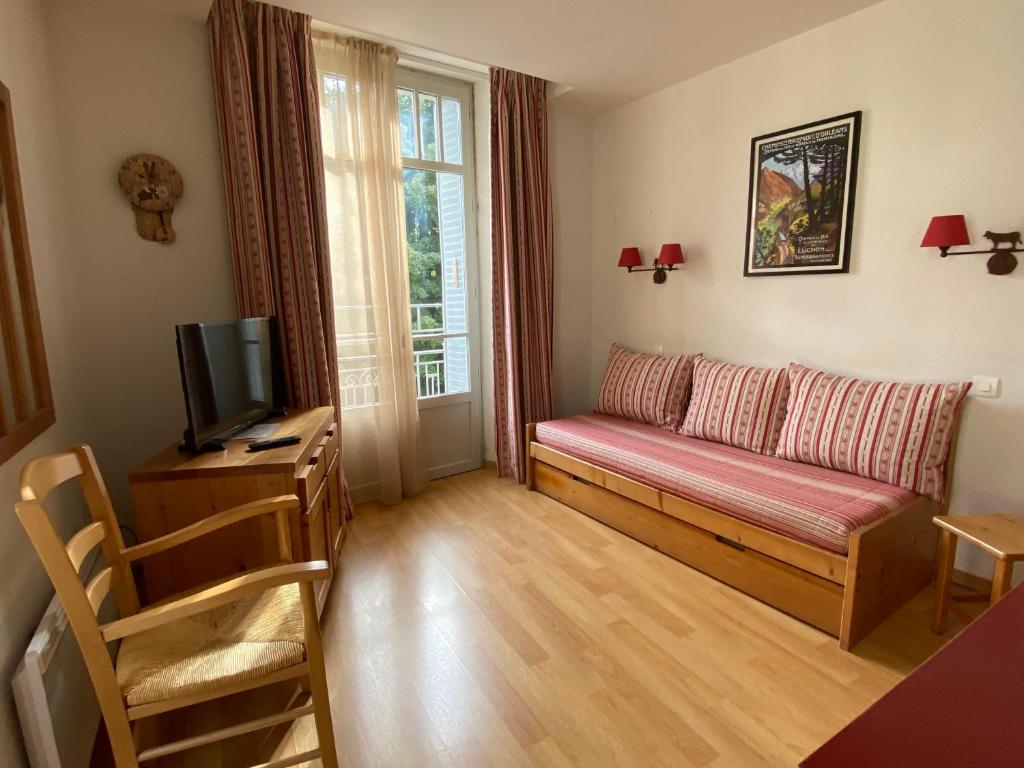 Bagnères de Luchon, Résidence Val de Jade, Beau T3 meublé, plein centre, pour 4 ou 6 personnes - Apartment