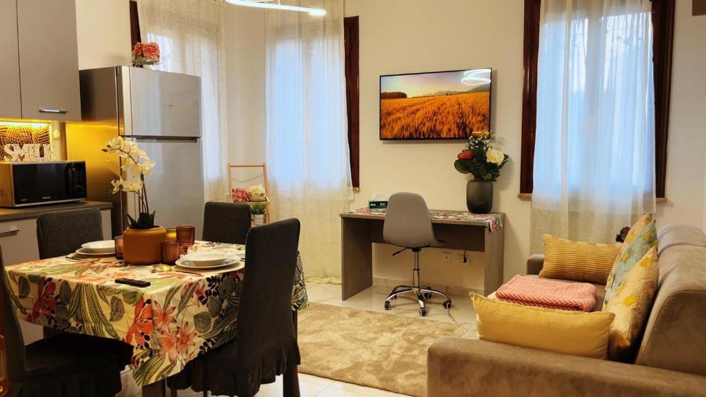 Μια τηλεόραση ή/και κέντρο ψυχαγωγίας στο Private apartment in Mestre Ve