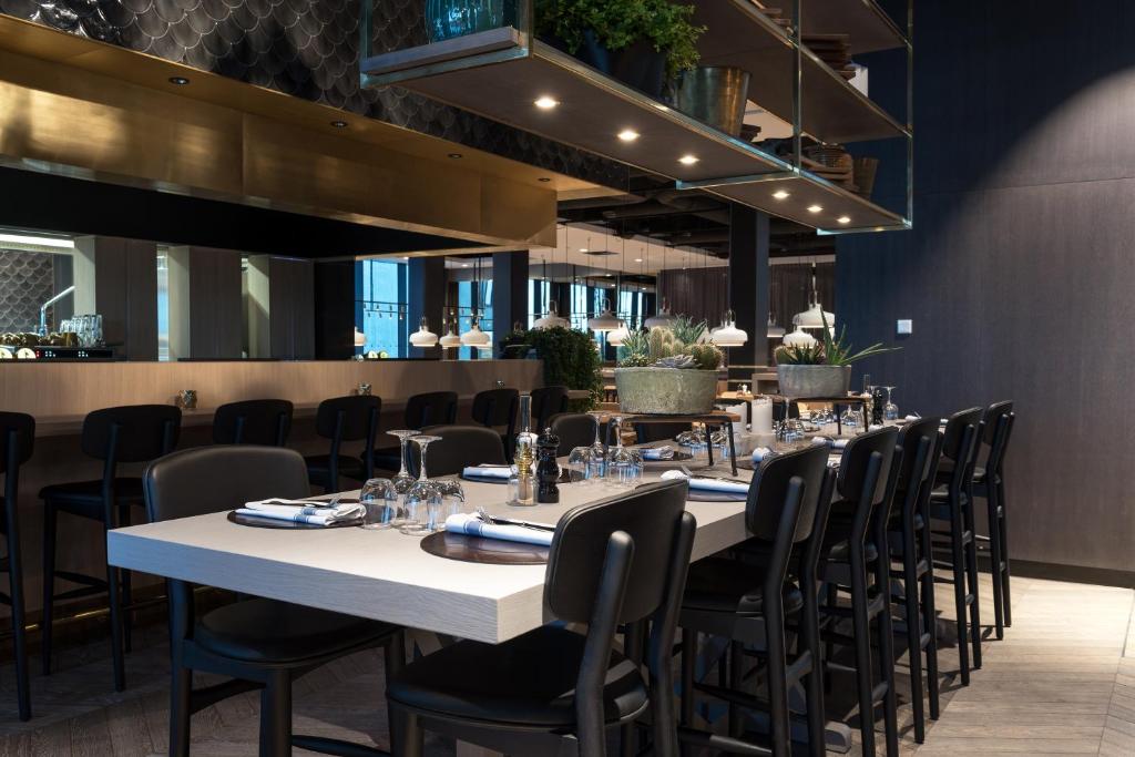 a dining room with a long table and chairs at Clarion Hotel Air in Sola
