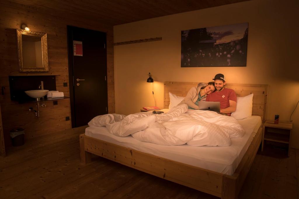 Katil atau katil-katil dalam bilik di alpen select lodge Kleinwalsertal