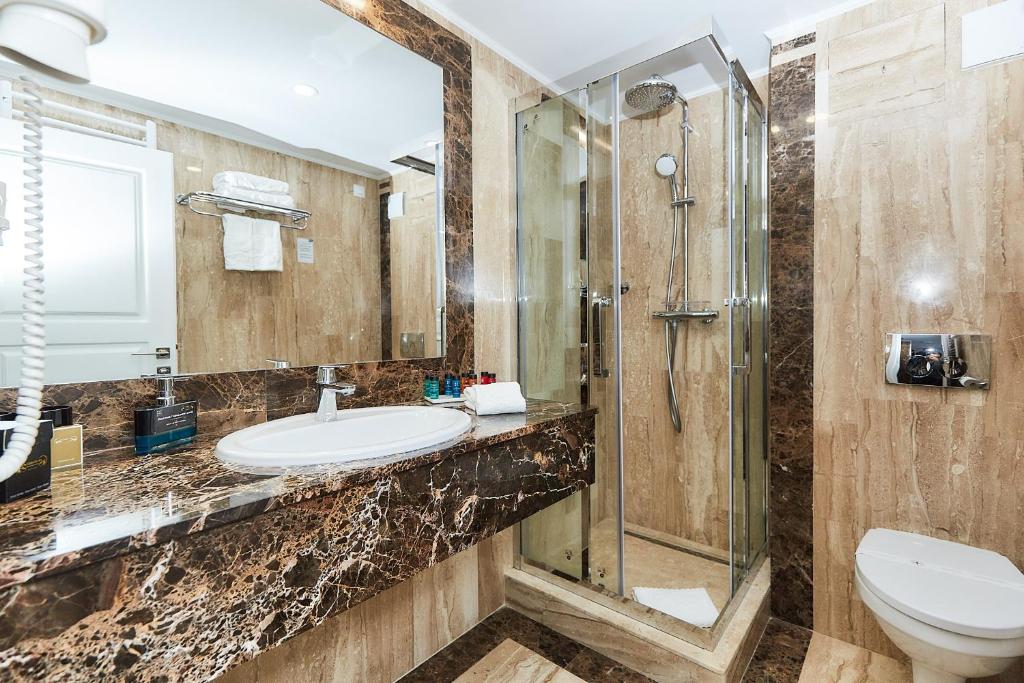 Koupelna v ubytování Lebada Luxury Resort & Spa