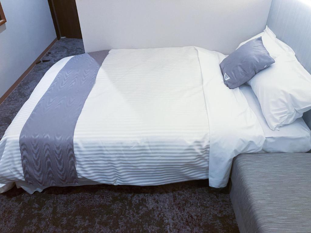 HOTEL LiVEMAX Honhachinohe Ekimae - Tweepersoonskamer Met Klein Tweepersoonsbed - Roken