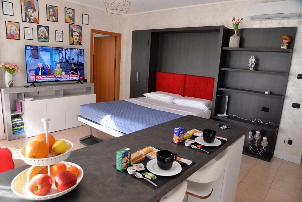 TV a/nebo společenská místnost v ubytování Casa diva - giardino e box auto