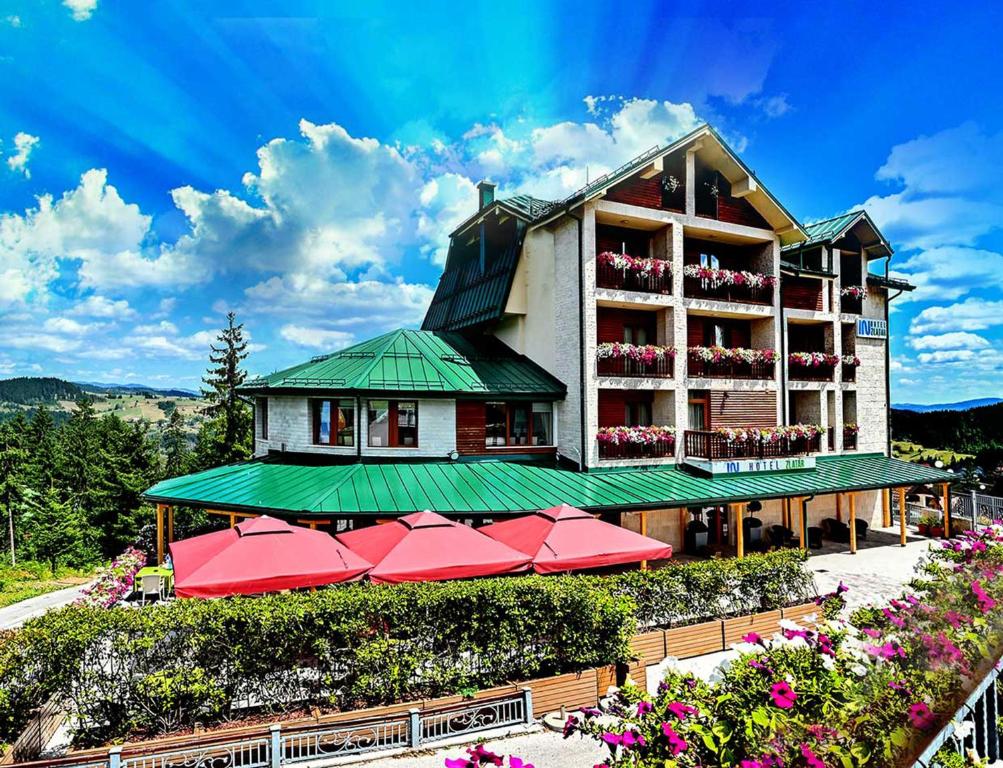 Bangunan di mana terletaknya hotel
