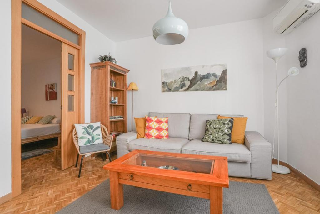 Bright cozy 2BD - OPERA area