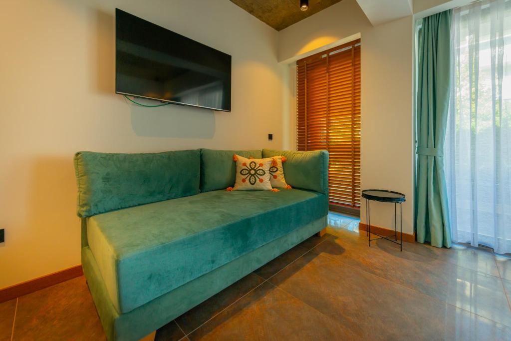 TV a/nebo společenská místnost v ubytování Nakas Hotel