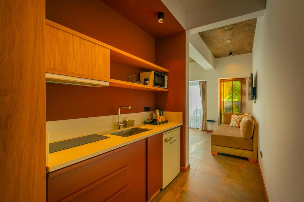 Kuchyň nebo kuchyňský kout v ubytování Nakas Hotel