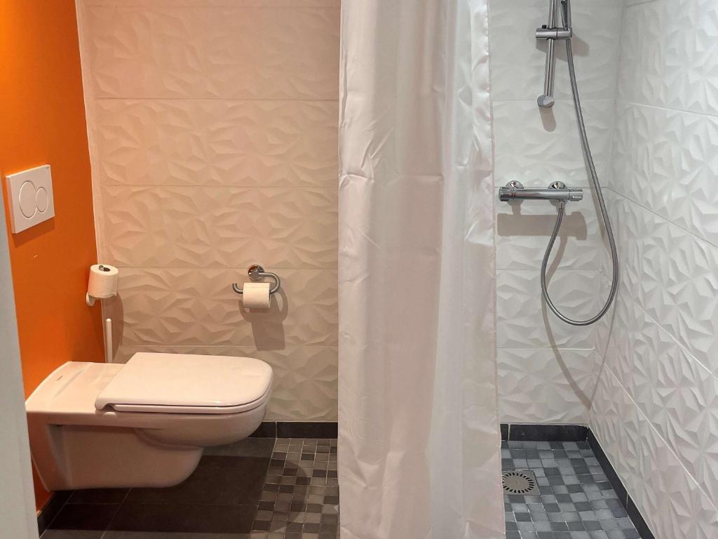 Koupelna v ubytování ibis budget Honfleur Centre