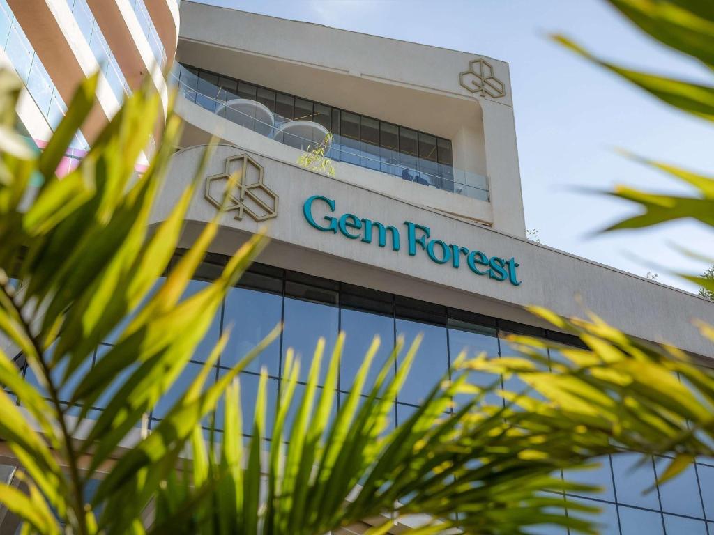 Jízda na kole v ubytování Gem Forest Hotel Nairobi - MGallery Collection nebo okolí