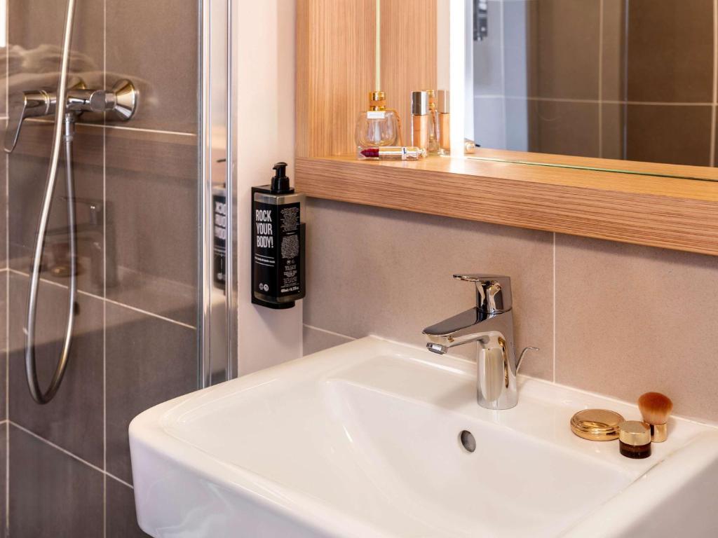 Koupelna v ubytování ibis Styles Prévessin Genève Aéroport