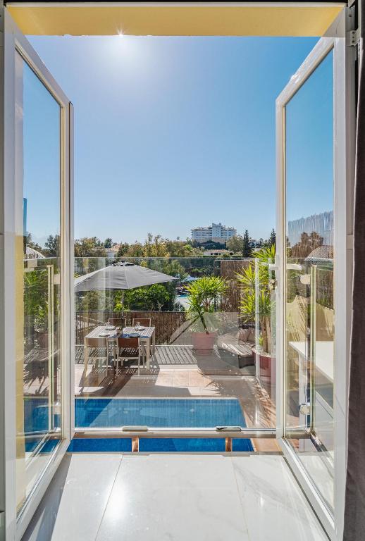Luxurious Hillside Villa with Private Pool - Sea & Mountain Views