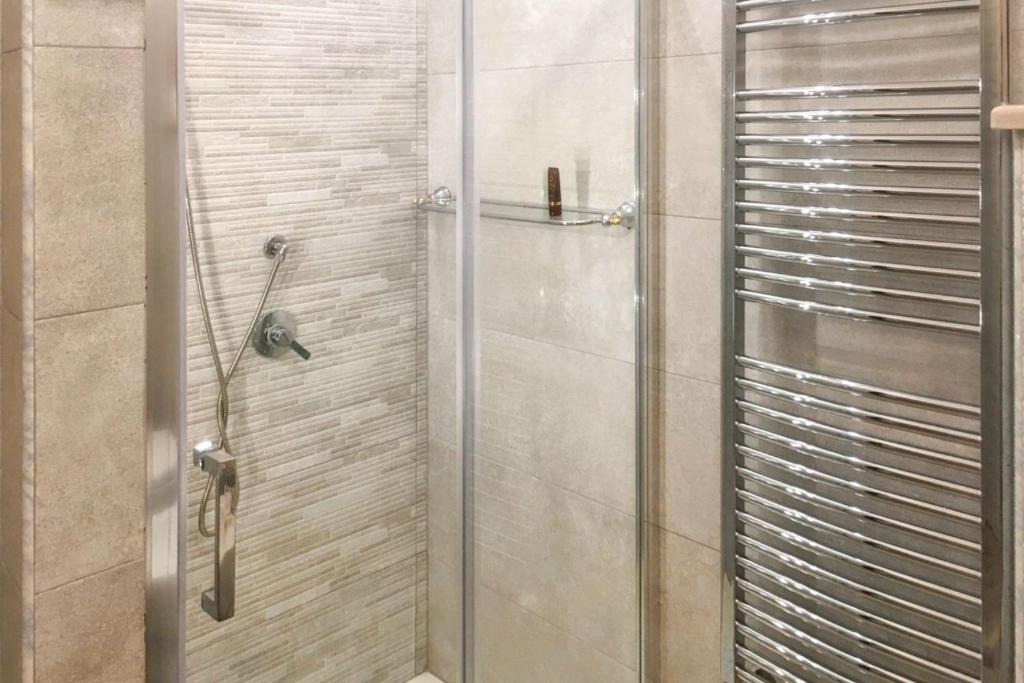 A bathroom at Charming house in Carpino