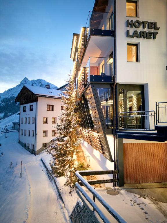Nespecifikovaný výhled na hory nebo výhled na hory při pohledu z hotelu