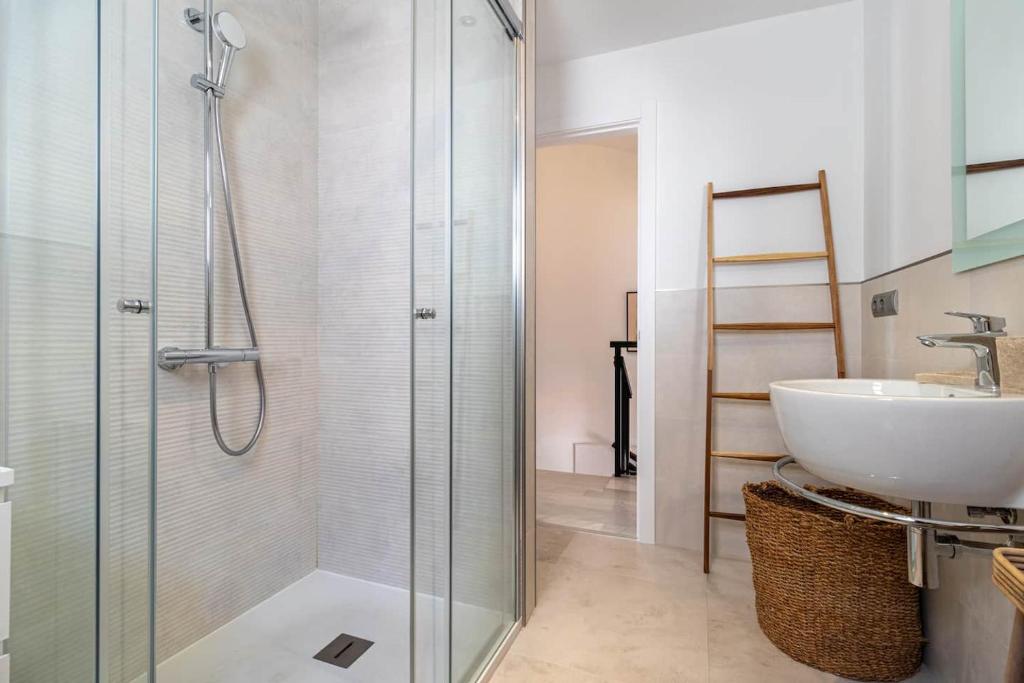Kúpeľňa v ubytovaní New Renovated Central Apartment With Modern Touch