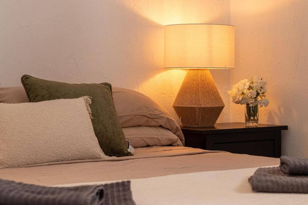 Posteľ alebo postele v izbe v ubytovaní New Renovated Central Apartment With Modern Touch