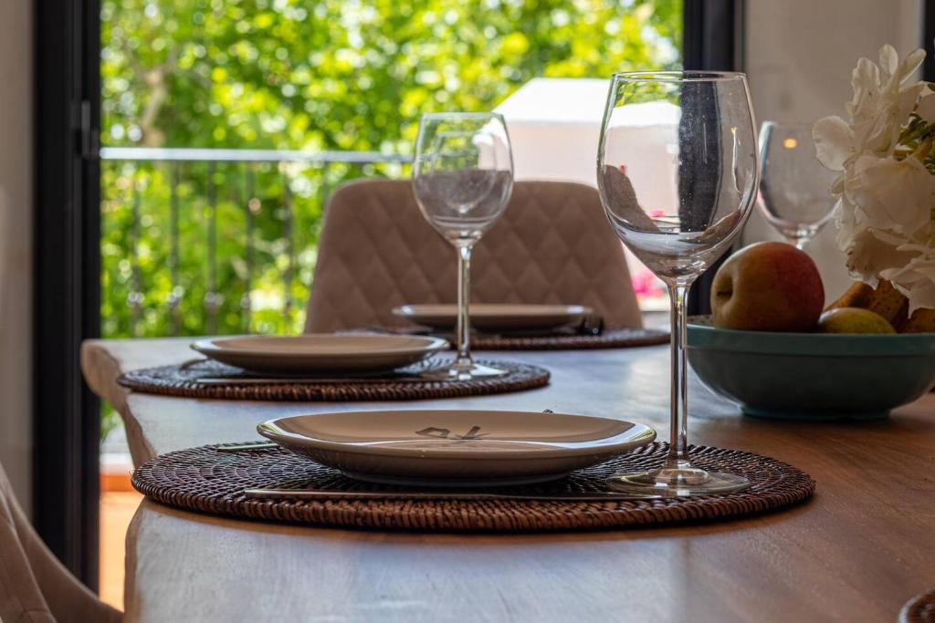 Nápoje v ubytovaní New Renovated Central Apartment With Modern Touch