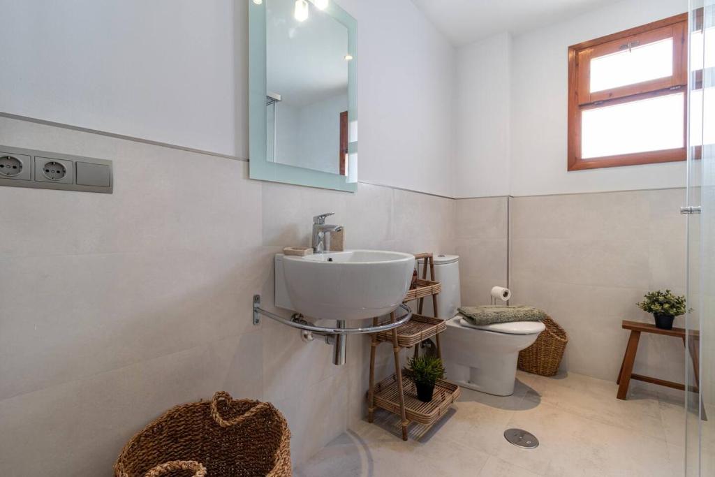 Kúpeľňa v ubytovaní New Renovated Central Apartment With Modern Touch