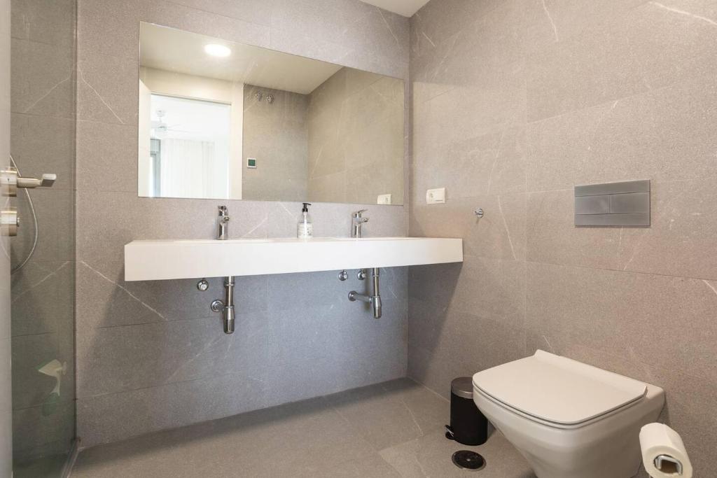 Koupelna v ubytování Mediterranean Apartment With Sea Views In Mijas