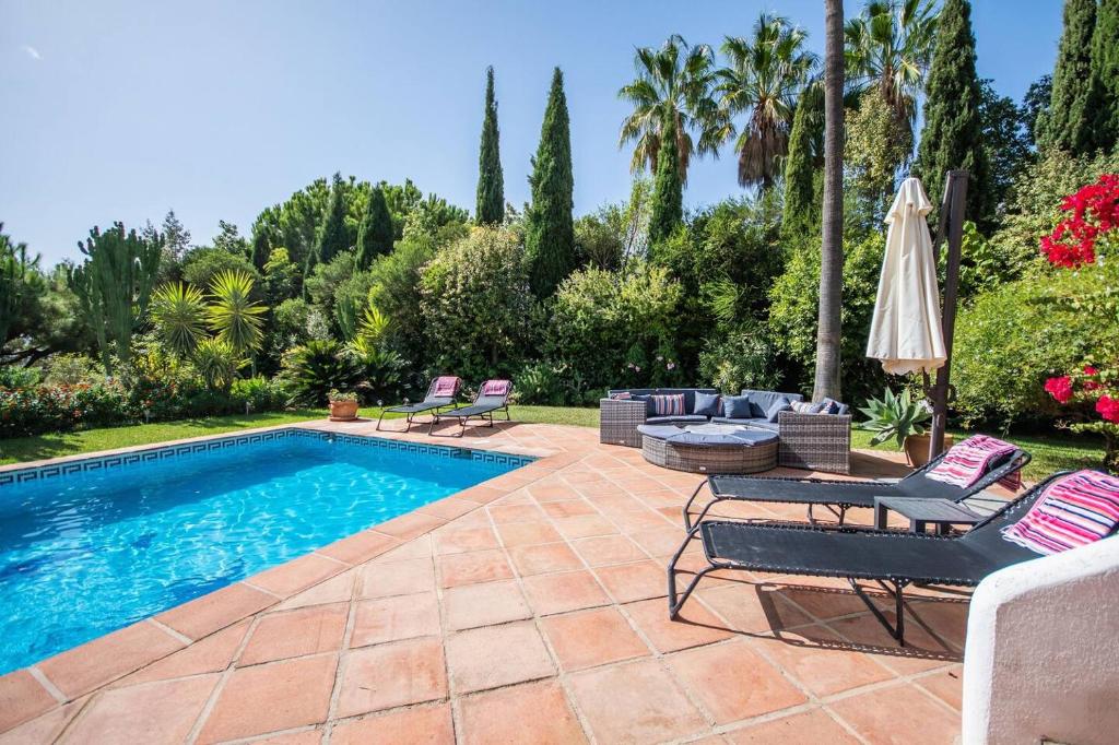 Bazén v ubytování Impressive Villa Dazura In Valtocado Mijas nebo v jeho okolí
