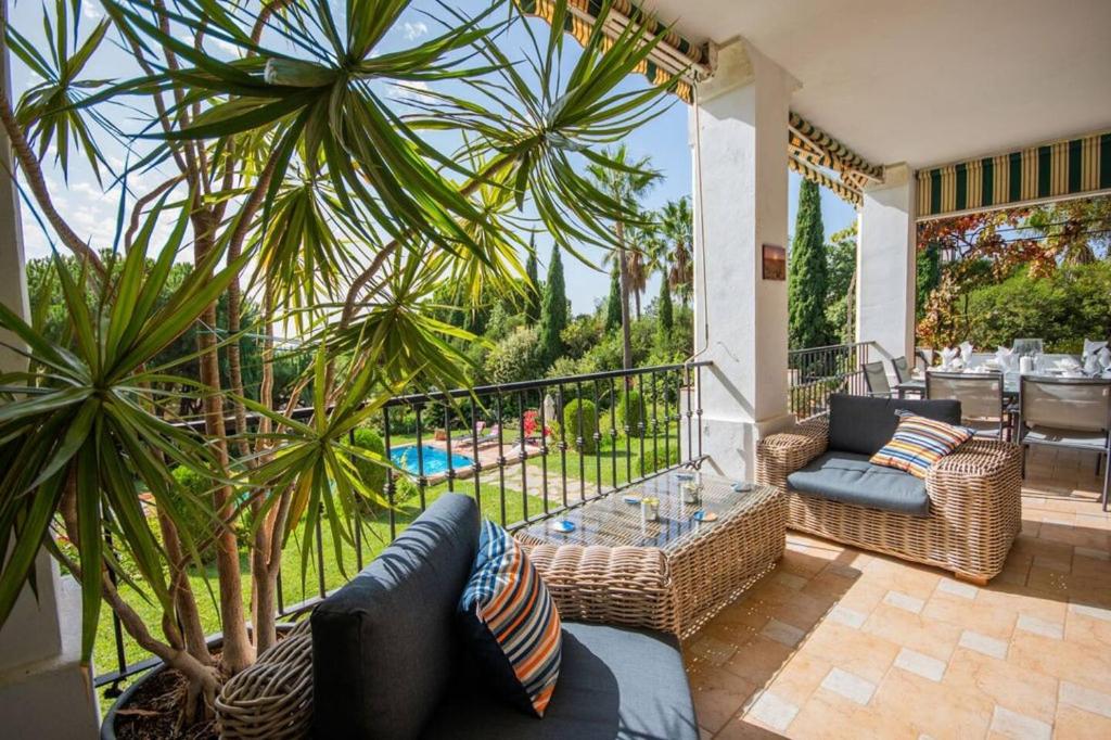Posezení v ubytování Impressive Villa Dazura In Valtocado Mijas
