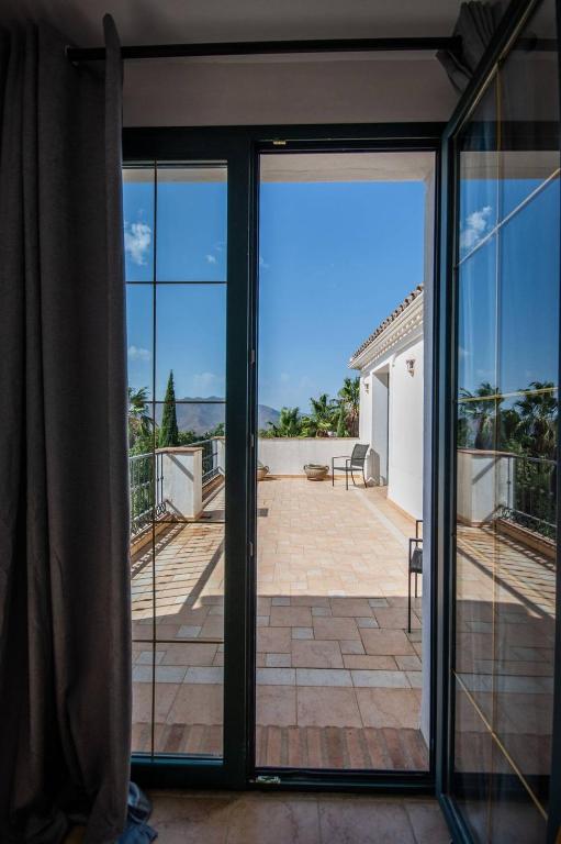 Balkón nebo terasa v ubytování Impressive Villa Dazura In Valtocado Mijas