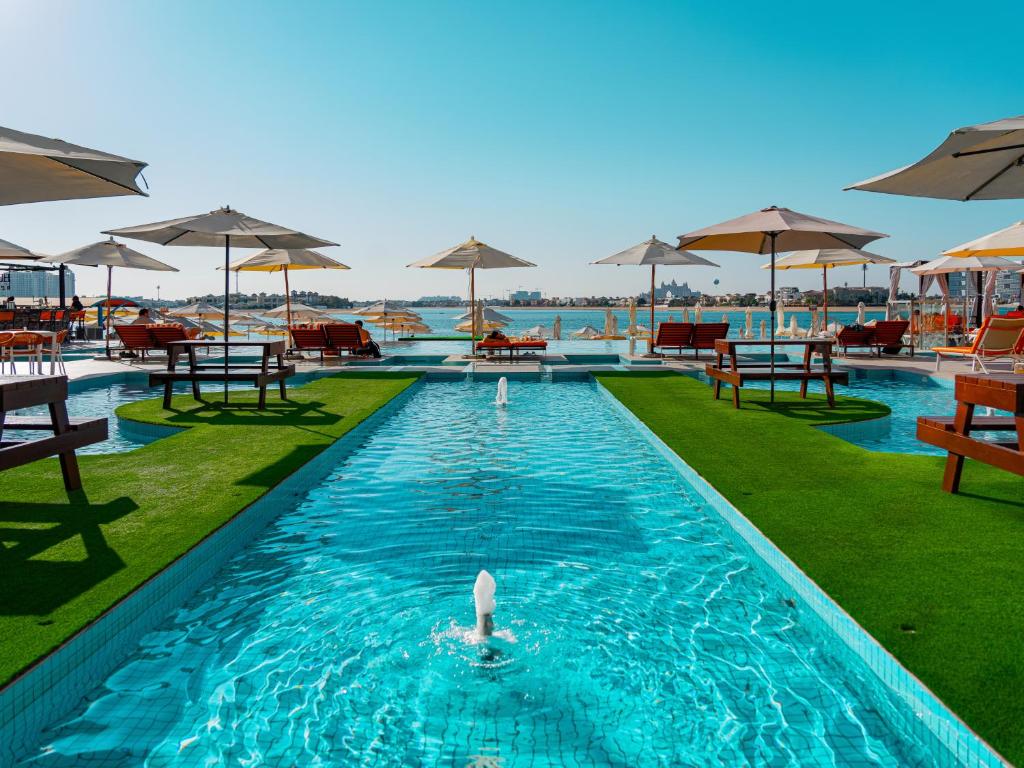 Bazén v ubytování Royal Central Hotel and Resort The Palm nebo v jeho okolí