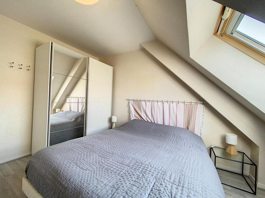 Posteľ alebo postele v izbe v ubytovaní Charmant pavillon 3 chambres près de la plage, jardin, wifi, accepte petits animaux, non-fumeur - FR-1-236-140