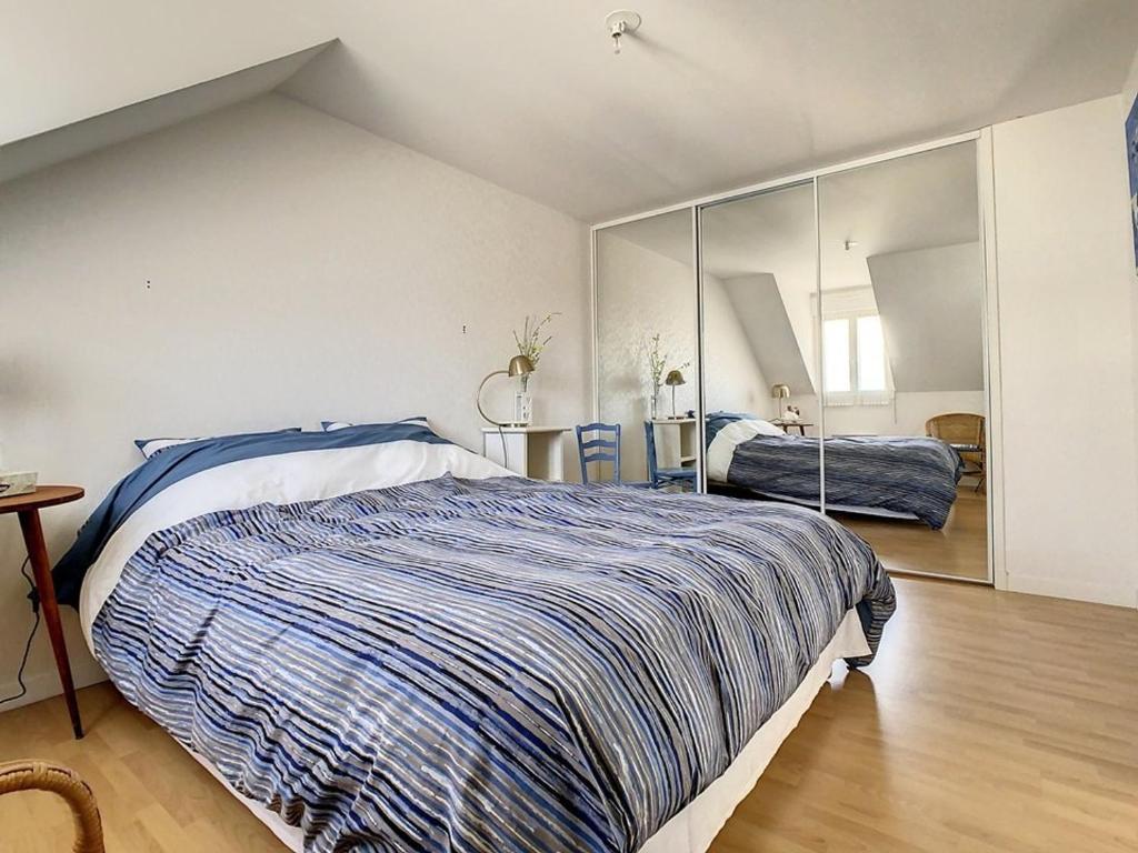 Postel nebo postele na pokoji v ubytování Charmant T3 pour 5 pers avec balcon à Stella Plage, proche plage, parking privé - FR-1-236-142