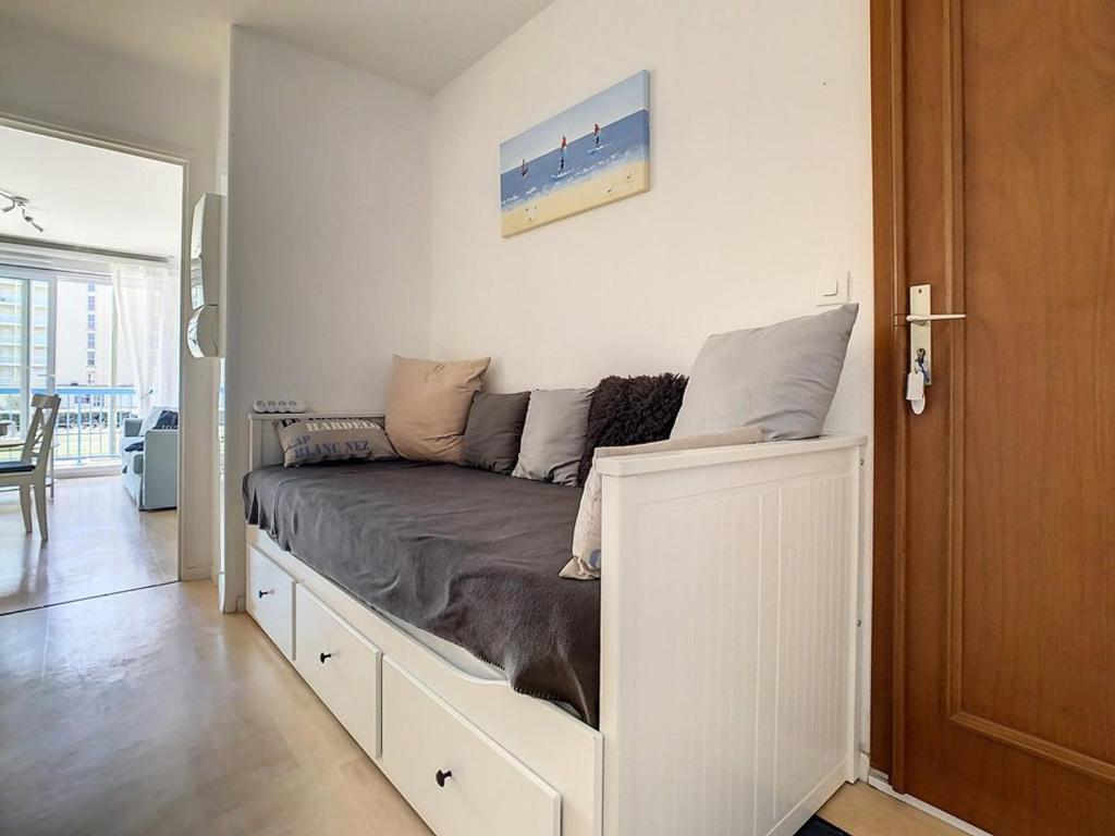 Posteľ alebo postele v izbe v ubytovaní Appartement lumineux à 100m de la plage avec balcon, parking, idéal pour séjours courts et longs - FR-1-236-139