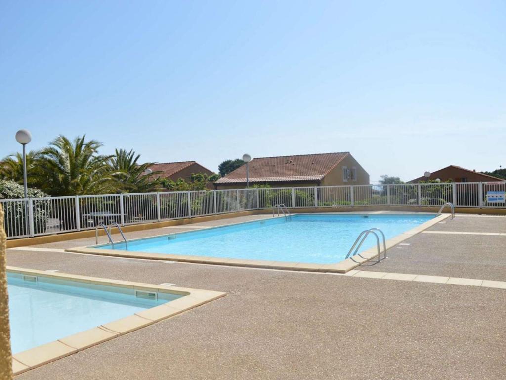 Photo de la galerie de l'établissement Charmant pavillon avec piscine, terrasse arborée, 5 couchages, 700m plage, 500m commerces - FR-1-229B-103, à Narbonne