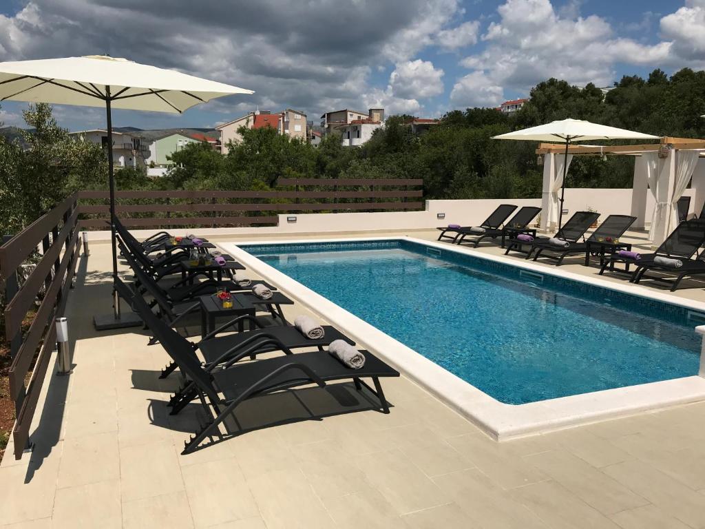 Bazén v ubytovaní Apartmani Vujić- Villa Dolac alebo v jeho blízkosti