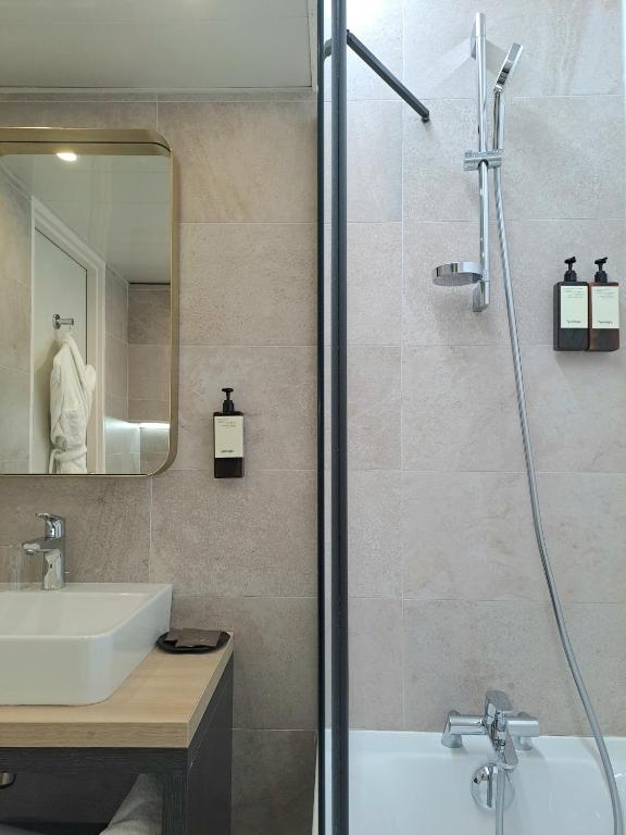 Best Western Plus Opéra Batignolles - Resim 17