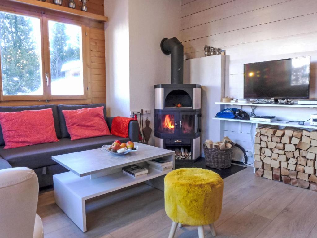 TV a/nebo společenská místnost v ubytování Apartment Alpa by Interhome