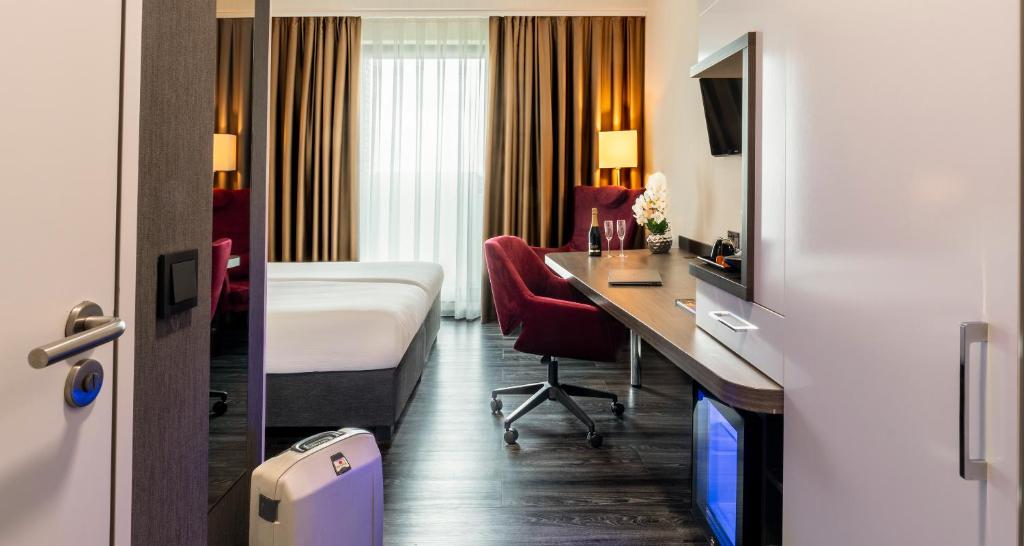 PLAZA Premium Grand Winston - Superior Single Room