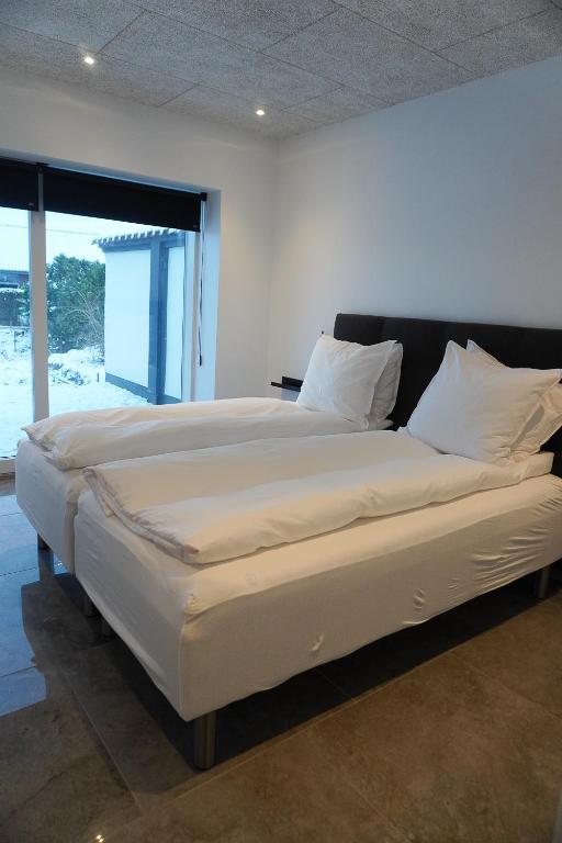 Postel nebo postele na pokoji v ubytování Birkelse Hotel og Kro
