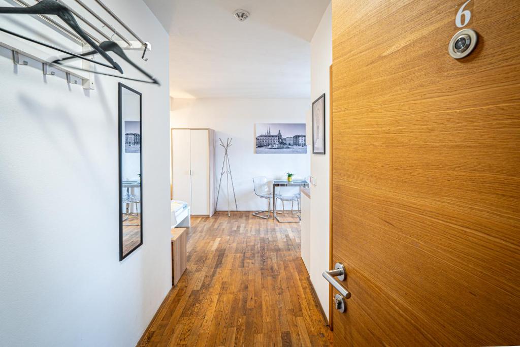 Mitte Apartments - 16