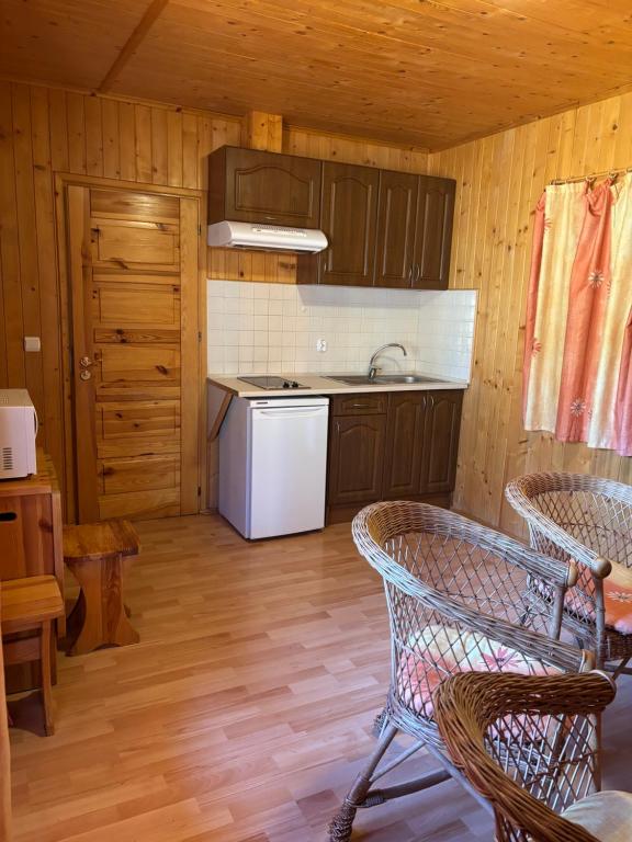 Kuchyňa alebo kuchynka v ubytovaní Camping LLuçanès