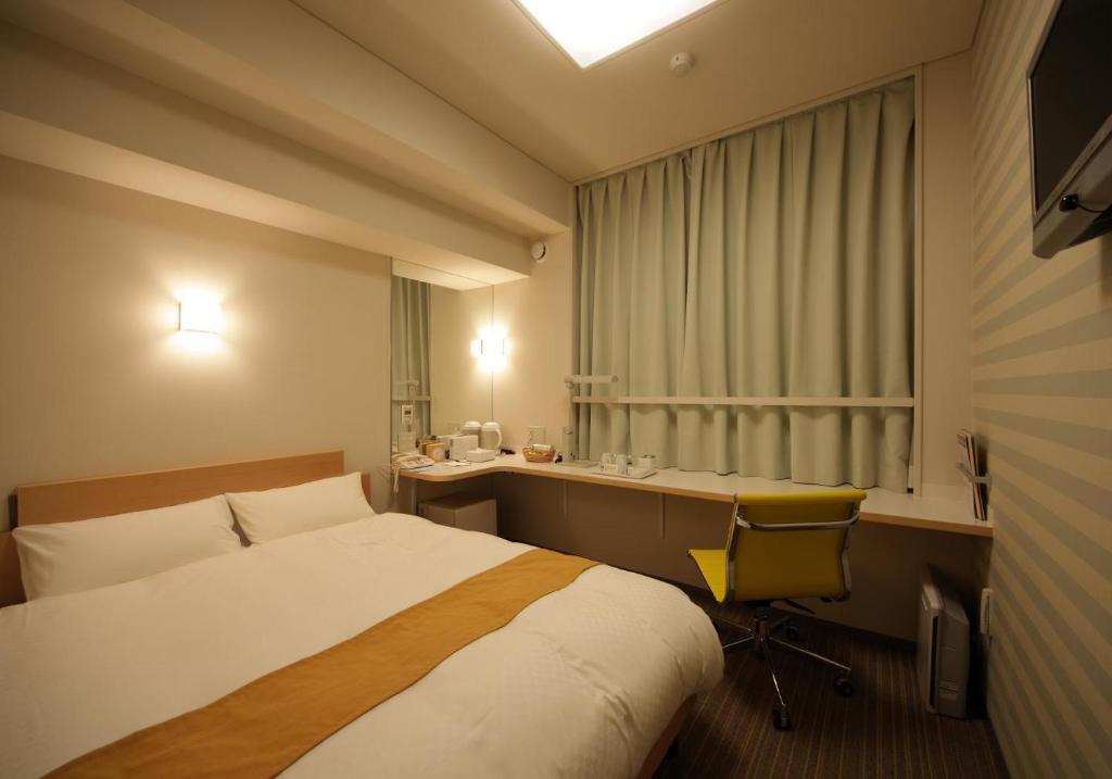 Ένα ή περισσότερα κρεβάτια σε δωμάτιο στο Smile Hotel Matsuyama