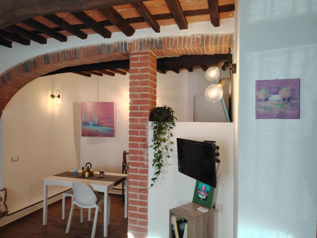 TV a/nebo společenská místnost v ubytování Claudia's Home La Suite