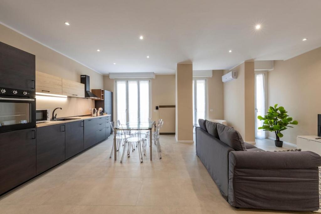 Bright Apt 2 Bedrooms and 2 Bathrooms - B Home