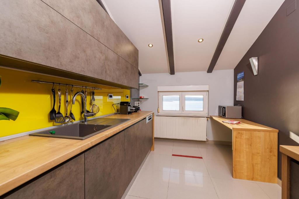 Kuchyň nebo kuchyňský kout v ubytování Apartments Hana