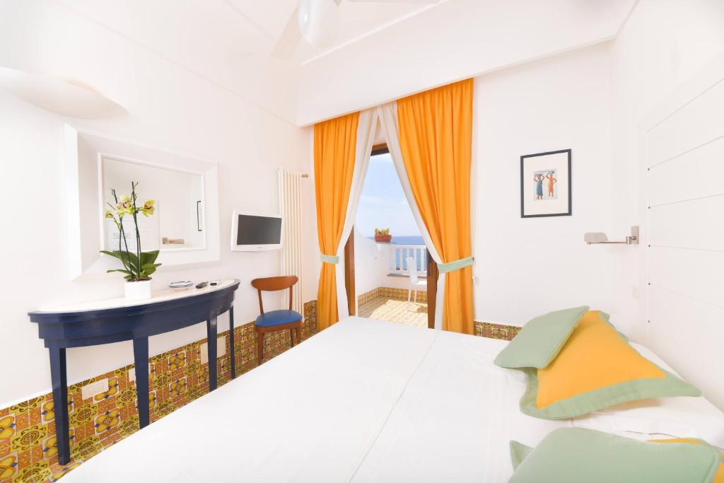 Postel nebo postele na pokoji v ubytování Hotel Casa Celestino