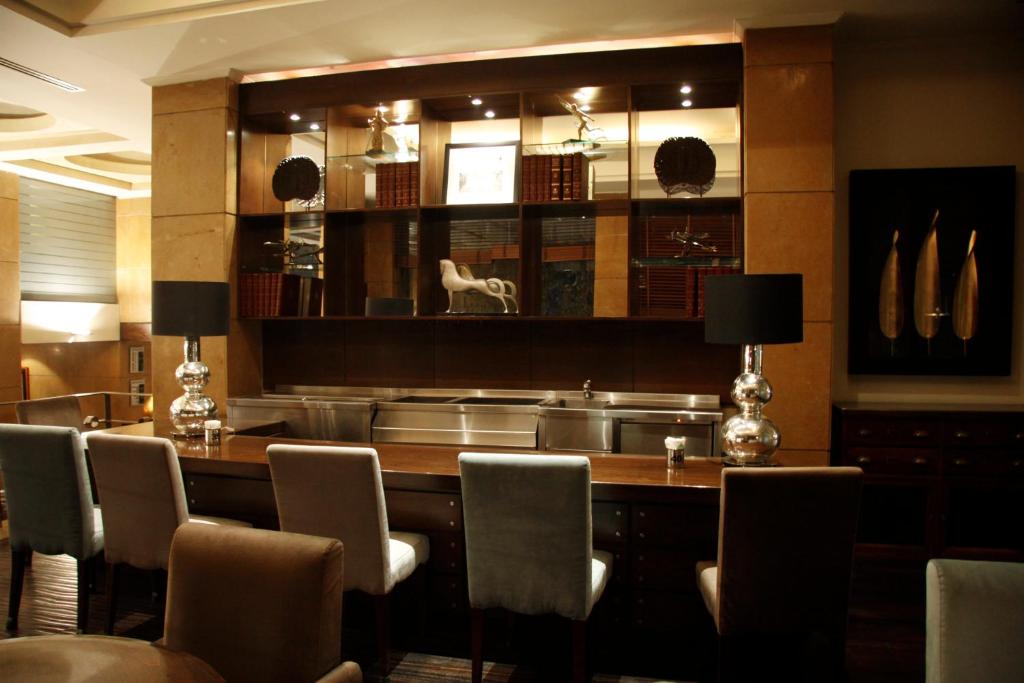 Lounge nebo bar v ubytování Plaza Hotel Beirut