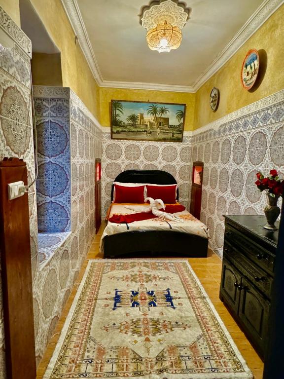 Postel nebo postele na pokoji v ubytování Riad Elbaroudi