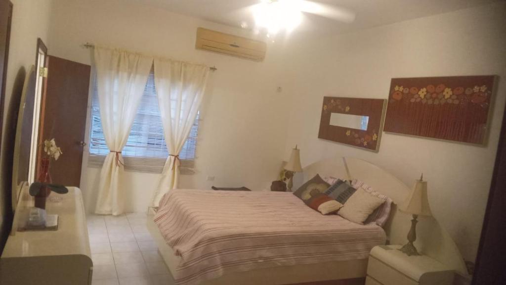Postel nebo postele na pokoji v ubytování Tranquila Oasis