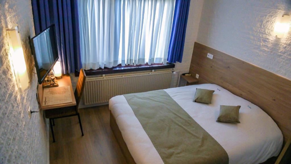 Postel nebo postele na pokoji v ubytování Hotel Dordrecht