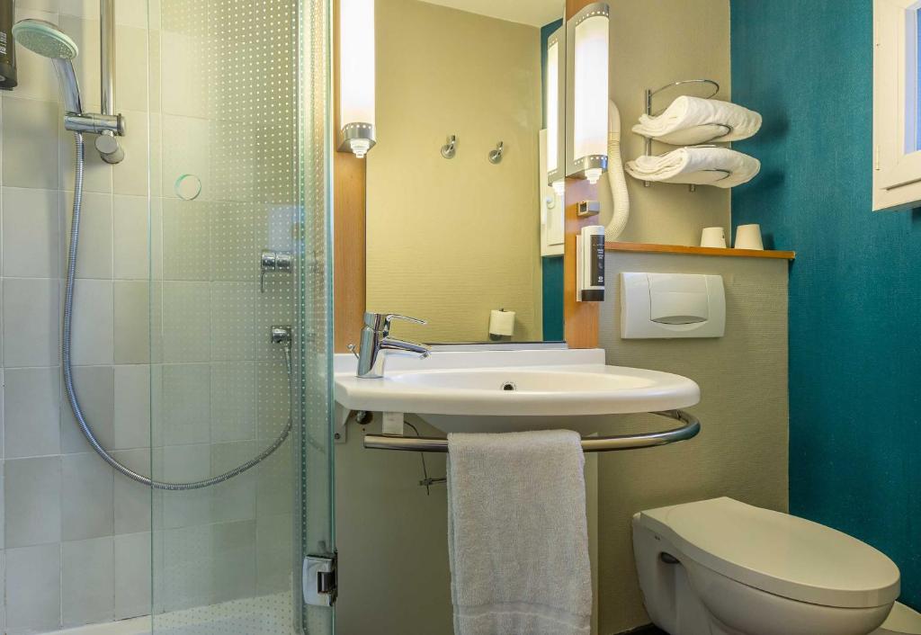 Koupelna v ubytování B&B HOTEL Orléans Centre Foch