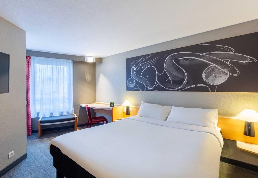 Postel nebo postele na pokoji v ubytování B&B HOTEL Orléans Centre Foch