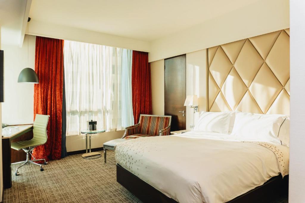 Postel nebo postele na pokoji v ubytování Renaissance Santiago by Marriott